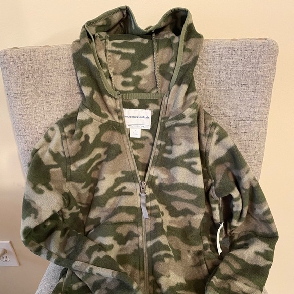 Amazon Essential Boys Camouflage fleece jacket  zipper attached hood NWT - Picture 1 of 5